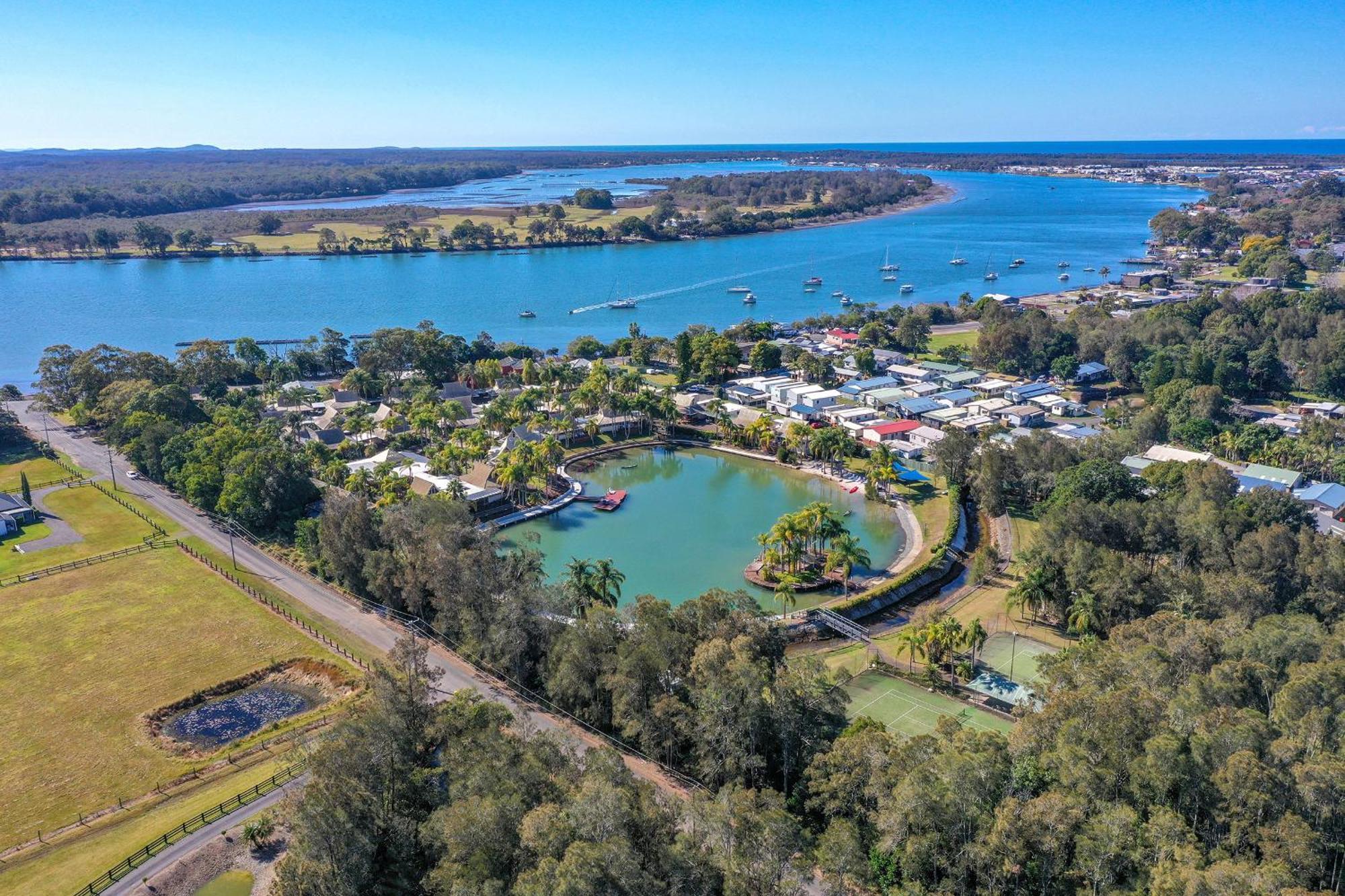 Ultiqa Village Resort Port Macquarie Bagian luar foto